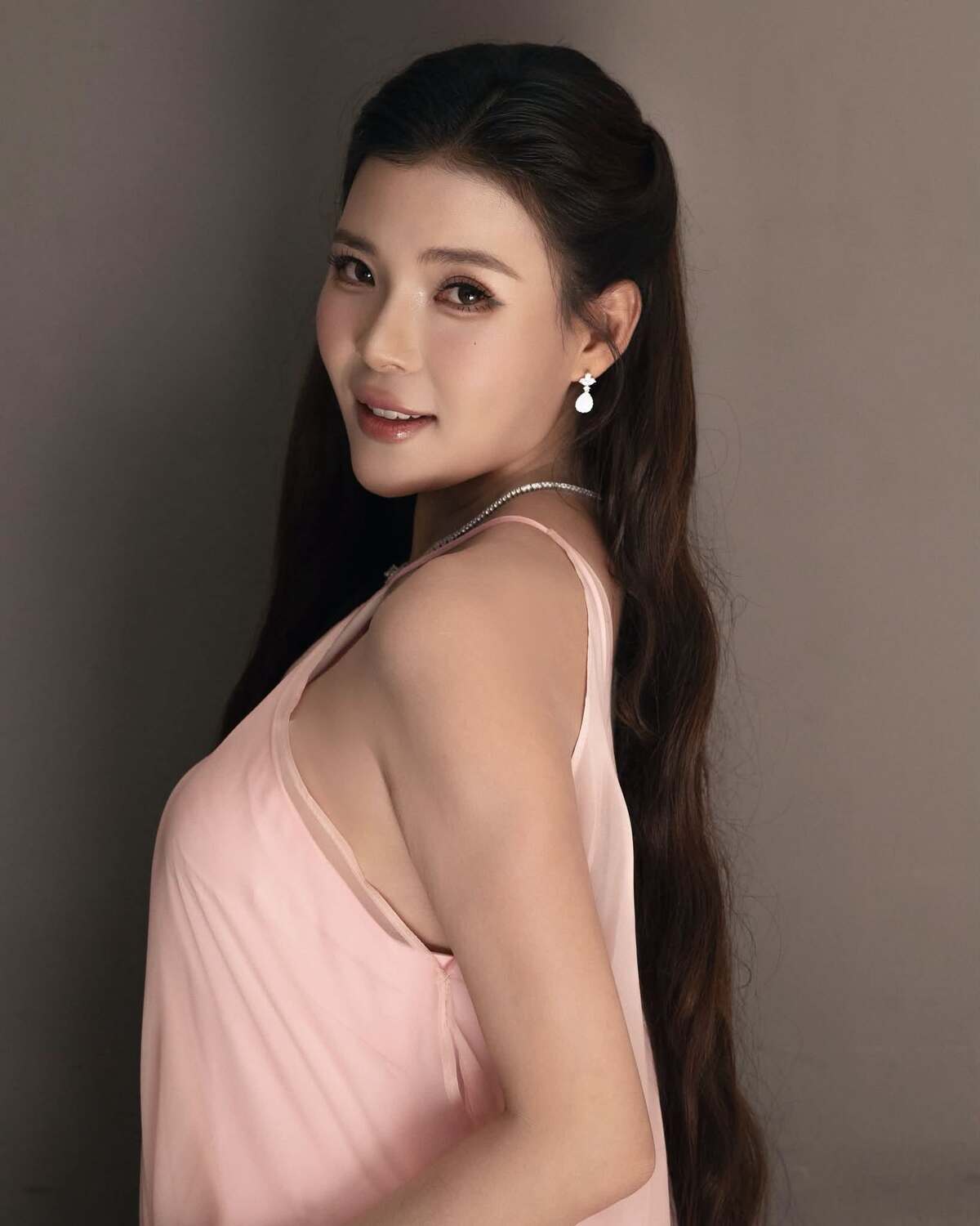 Thúy Diễm: 'Vợ chồng tôi vỡ òa khi có tin vui sau nhiều năm ngừng hy vọng'
