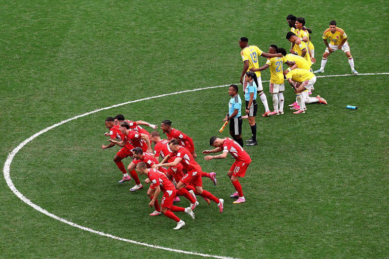 Suiza celebra su paso a cuartos de final en los penales sobre Colombia.