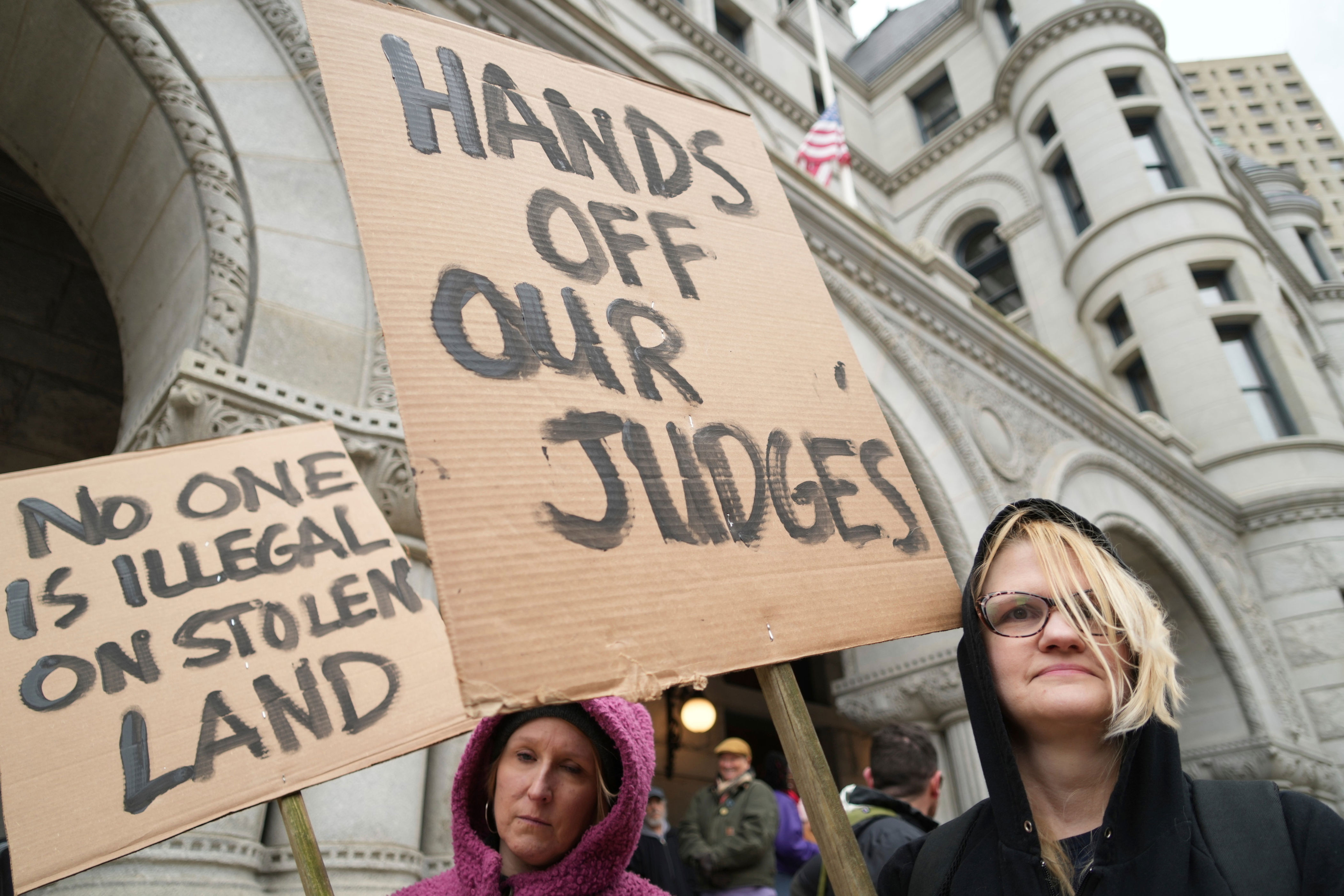 Supporters of Judge Hannah Dugan hold a rally at the U.S. Courthouse in Milwaukee (Milwaukee Independent)