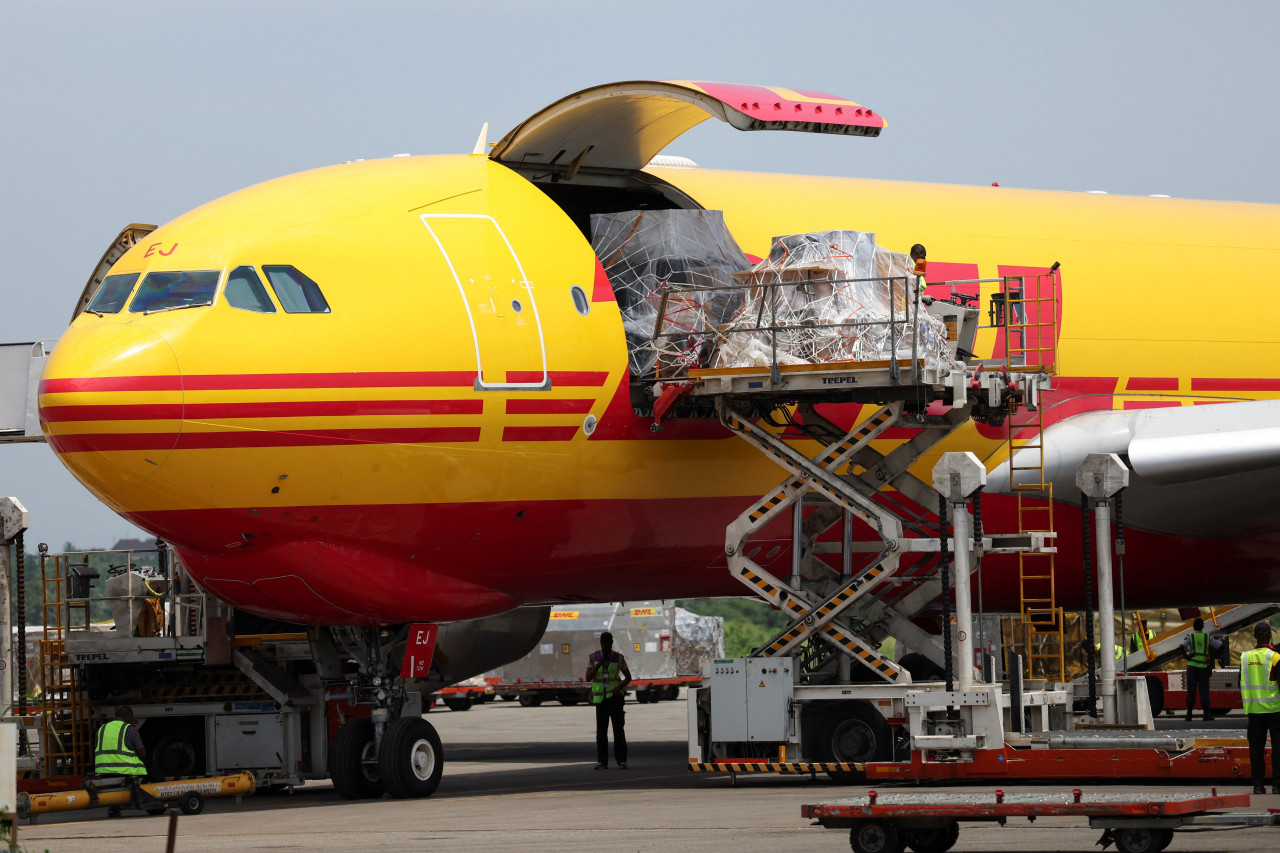 Data-center construction boom lifts airfreight demand