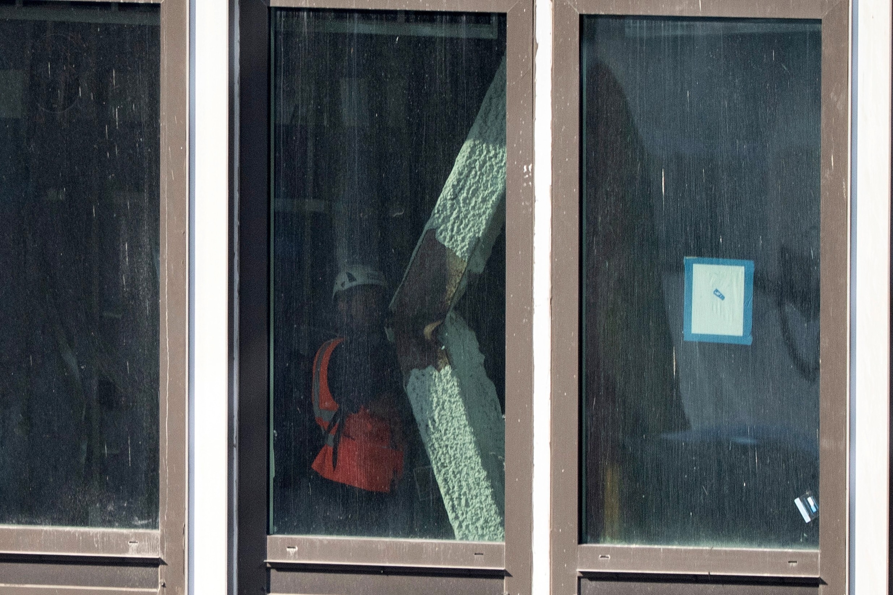 Manhattan streets begin to reopen as crews stabilize compromised high-rise building