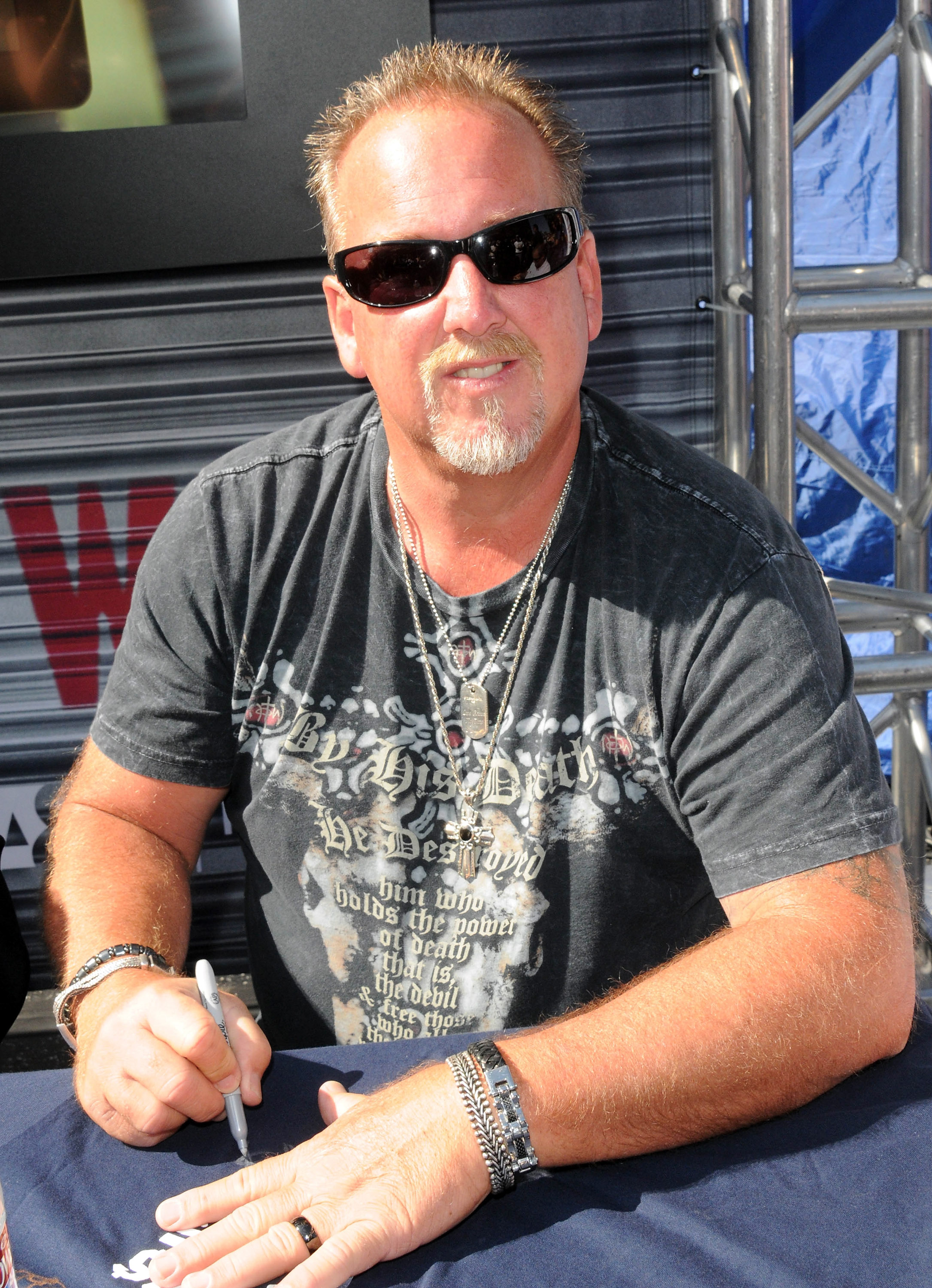 'Storage Wars' star Darrell Sheets wrote about 'Facebook bullying' in ...