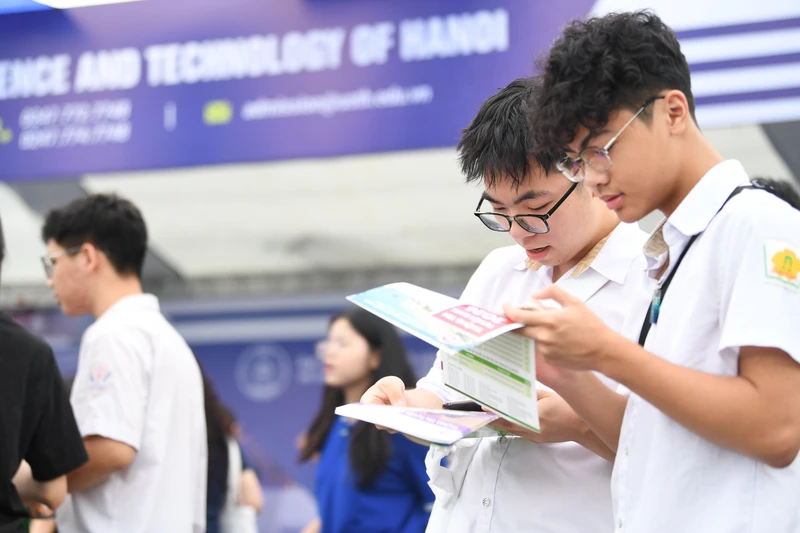 Công bố điểm sàn khối ngành đặc thù: Y khoa, sư phạm giữ vị trí quán quân