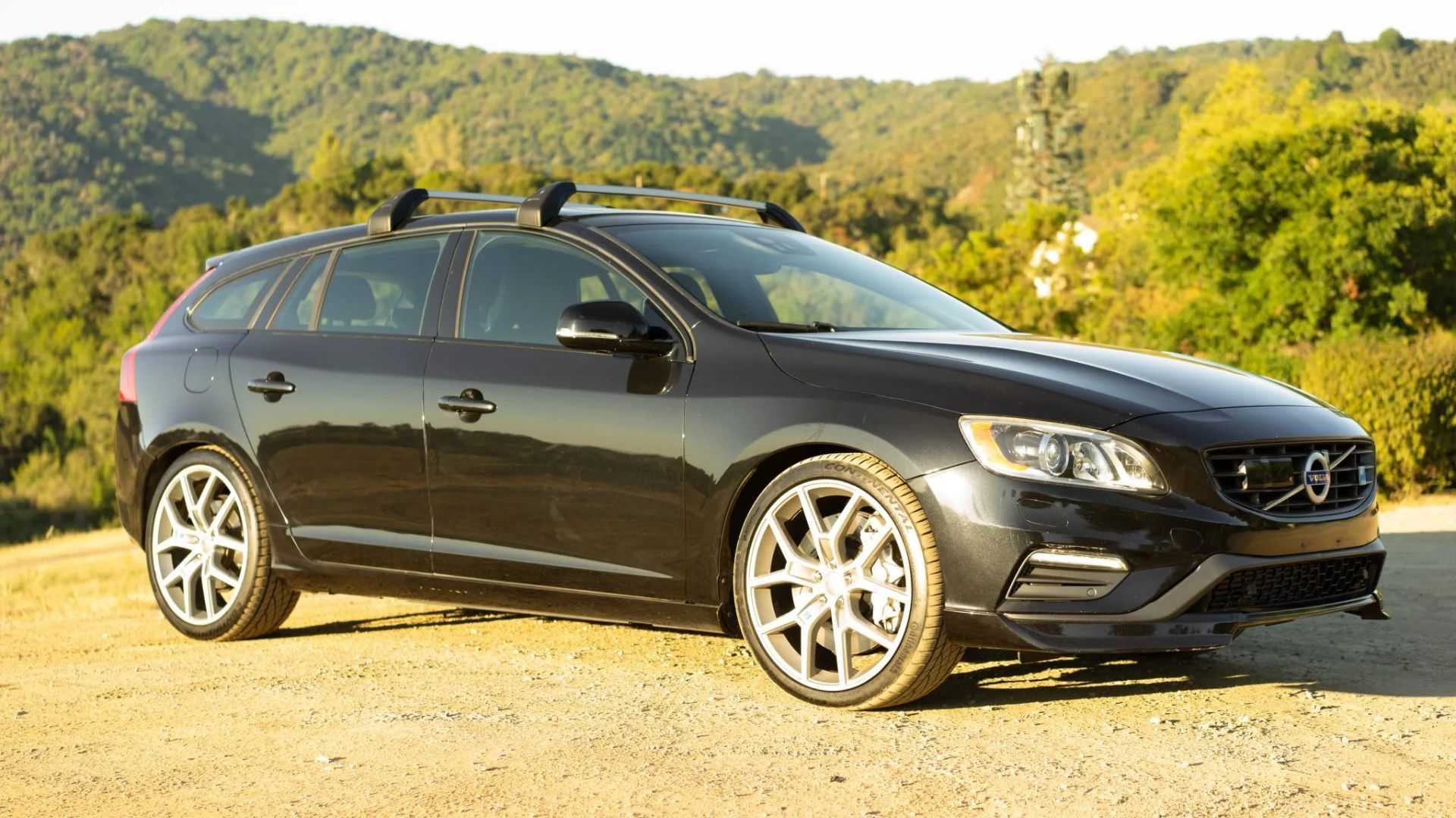 2015 Volvo P60 Polestar Black Front Angled View