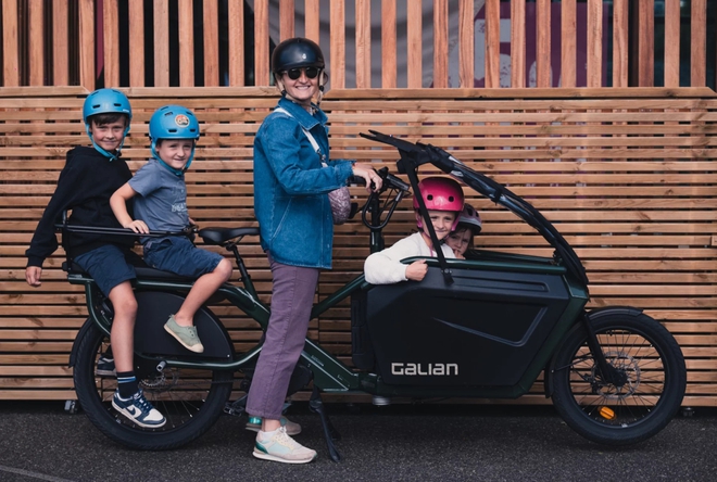 Xe chở được tối đa 4 trẻ - Ảnh: Galian Cycles