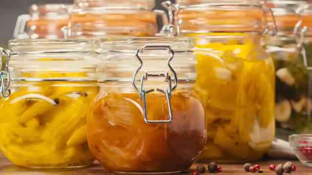 20 forgotten food preservation tricks that kept families alive for years