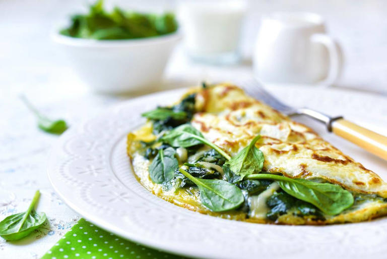 Ovos, espinafres e um ingrediente inesperado: o pequeno-almoço que o ...