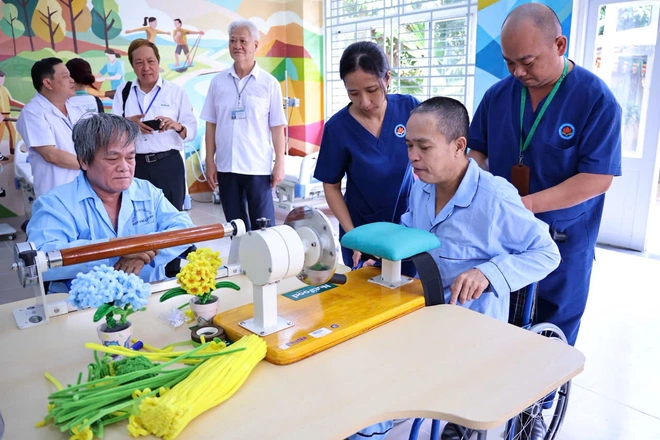 Khám lưu động cho người yếu thế chưa được thanh toán BHYT: BHXH Việt Nam nói gì?