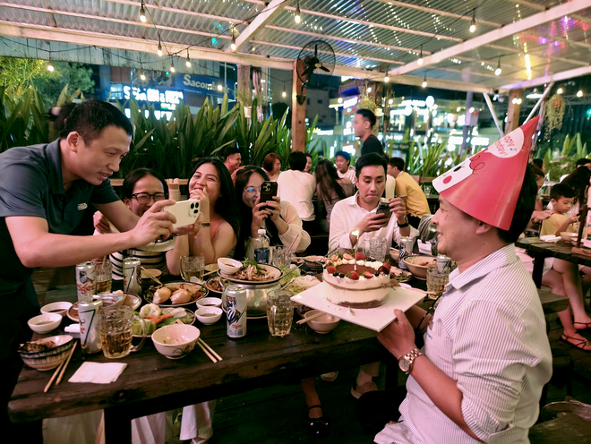 Thế giới thu phí bản quyền âm nhạc hàng quán, khách sạn ra sao?