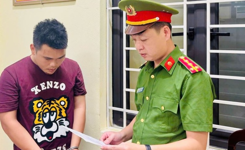 Khởi tố thanh niên dùng phóng lợn chống Cảnh sát giao thông ở Hưng Yên