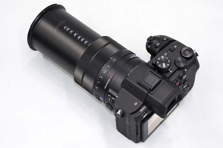 9年ぶり一新! ソニーが高倍率ズームデジカメ「DSC-RX10M5」実売36万円前後