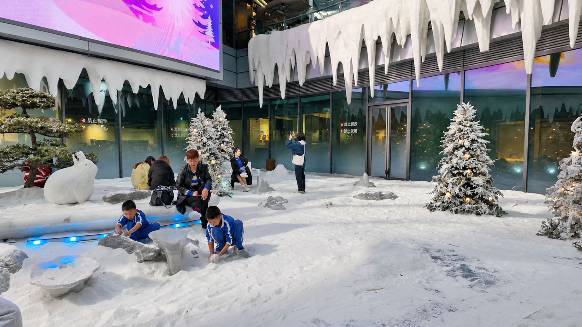 Indoor winter displays create family friendly spaces in Chinese ...