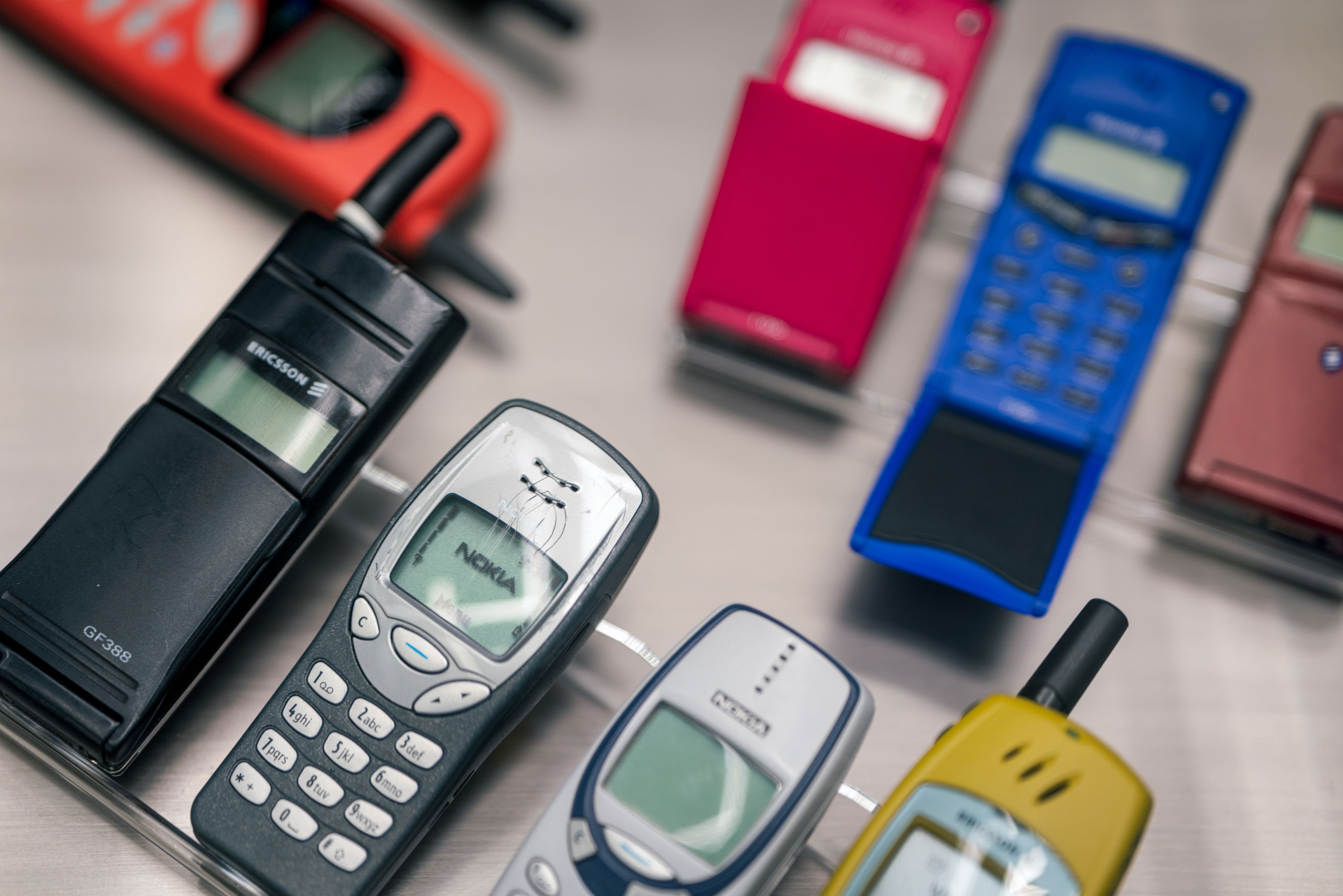Liggen deze 8 telefoons in jouw la? Dit is waarom ze nu tot 50.000 euro ...