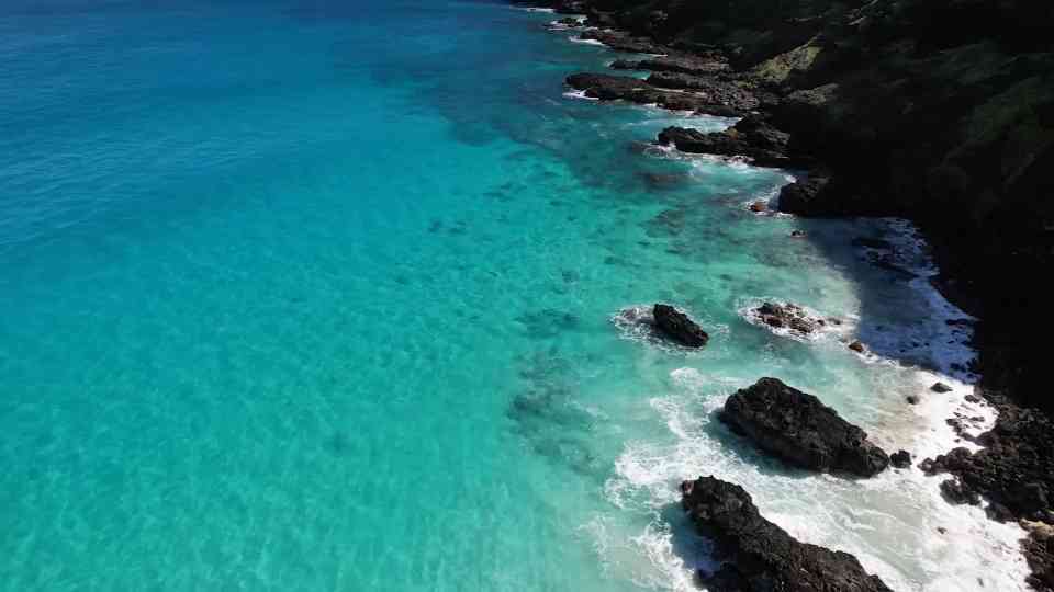 one-of-hawaii-s-most-beautiful-beaches-is-hiding-a-dark-secret-in-the-sand
