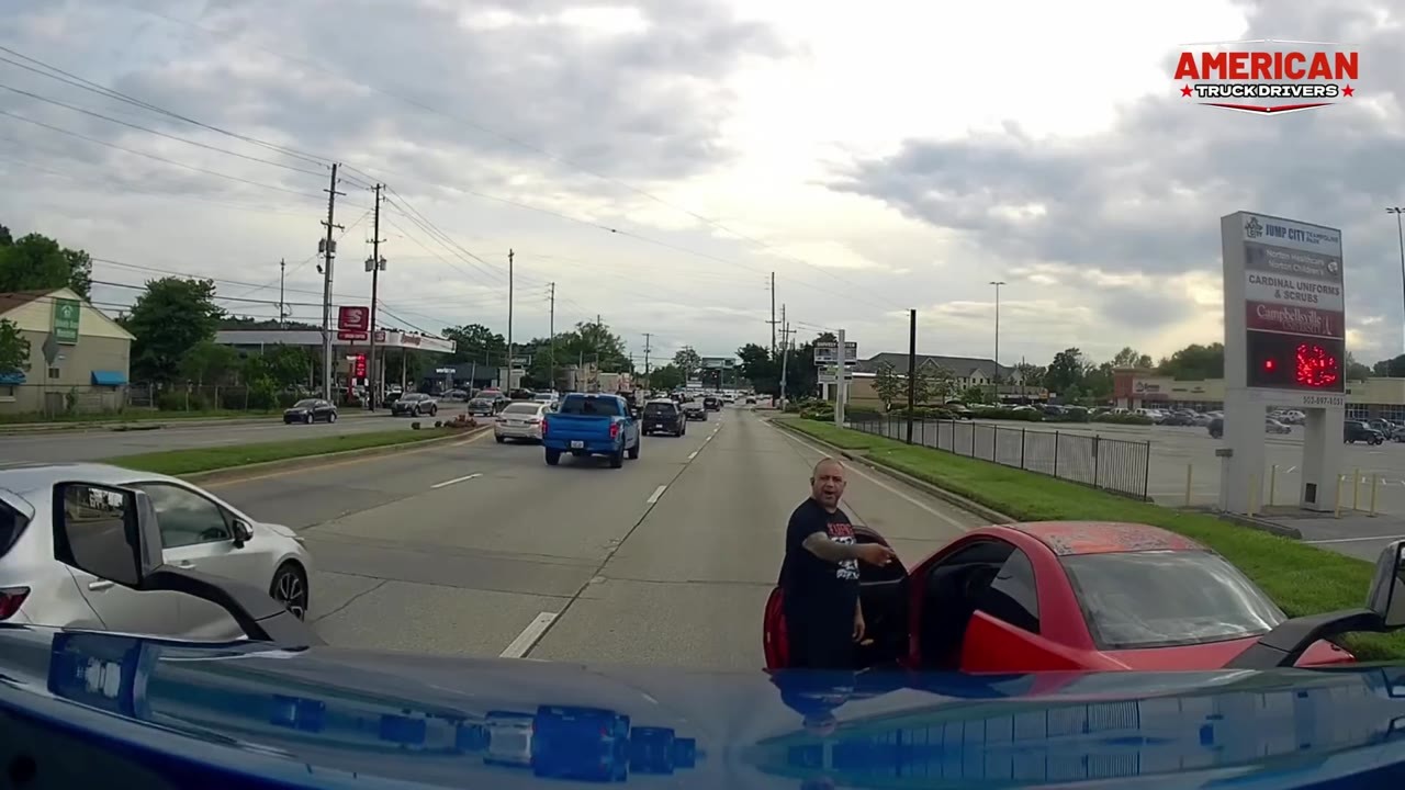Angry male Karen driver jumps out mid-traffic and threatens a truck ...