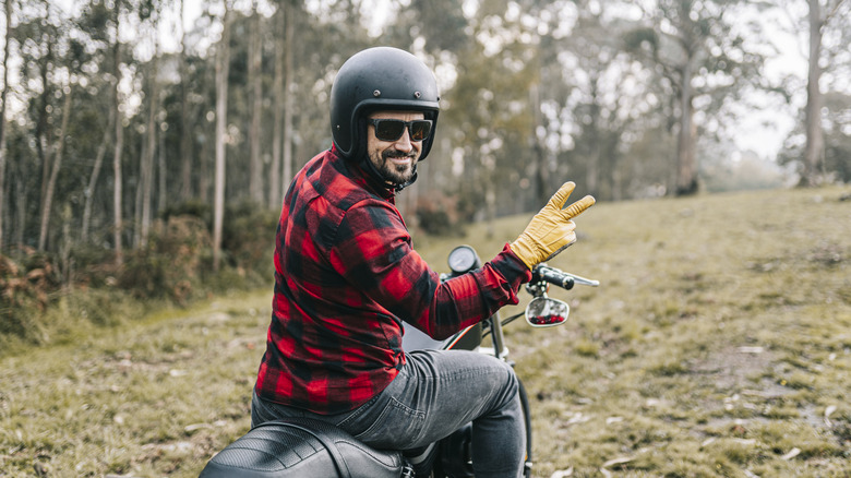 What it means when a motorcyclist flashes you the peace sign