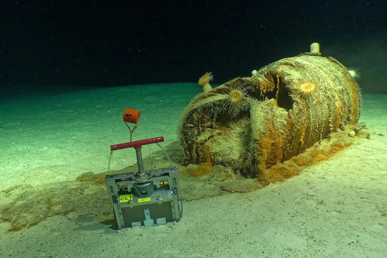 Los bidones se encuentran a 700 km de la costa gallega (foto: CNRS).