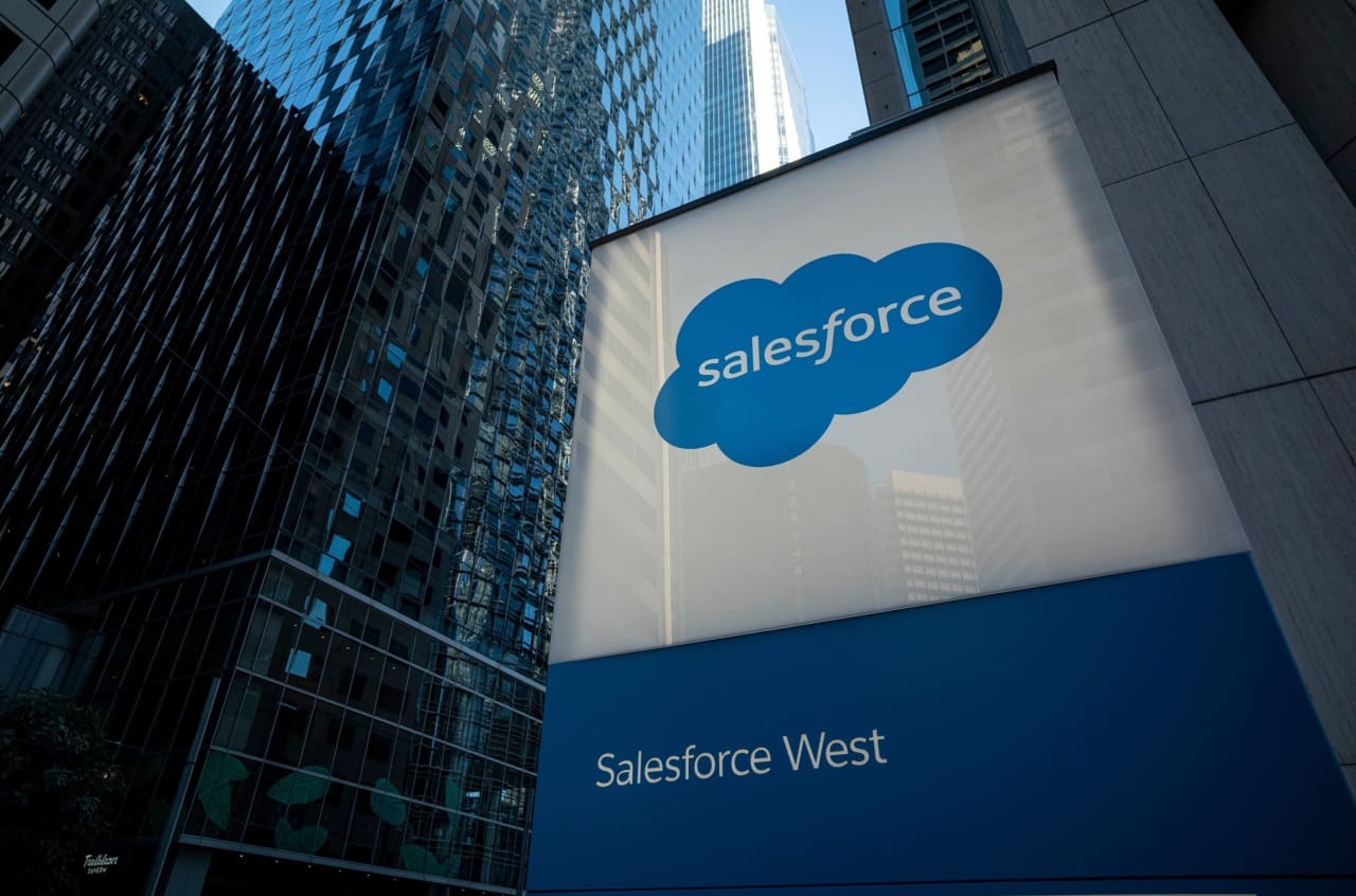 Salesforce and Google service outages strike on day 2 of Dreamforce ...