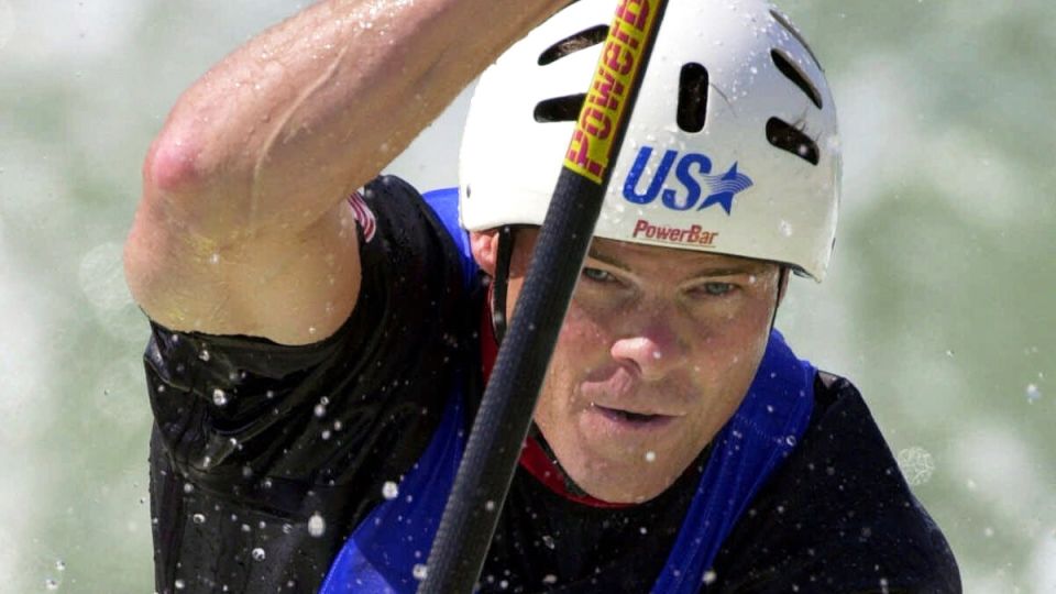 Olympic canoeist David Hearn pleads not guilty to Reflecting Pool damage