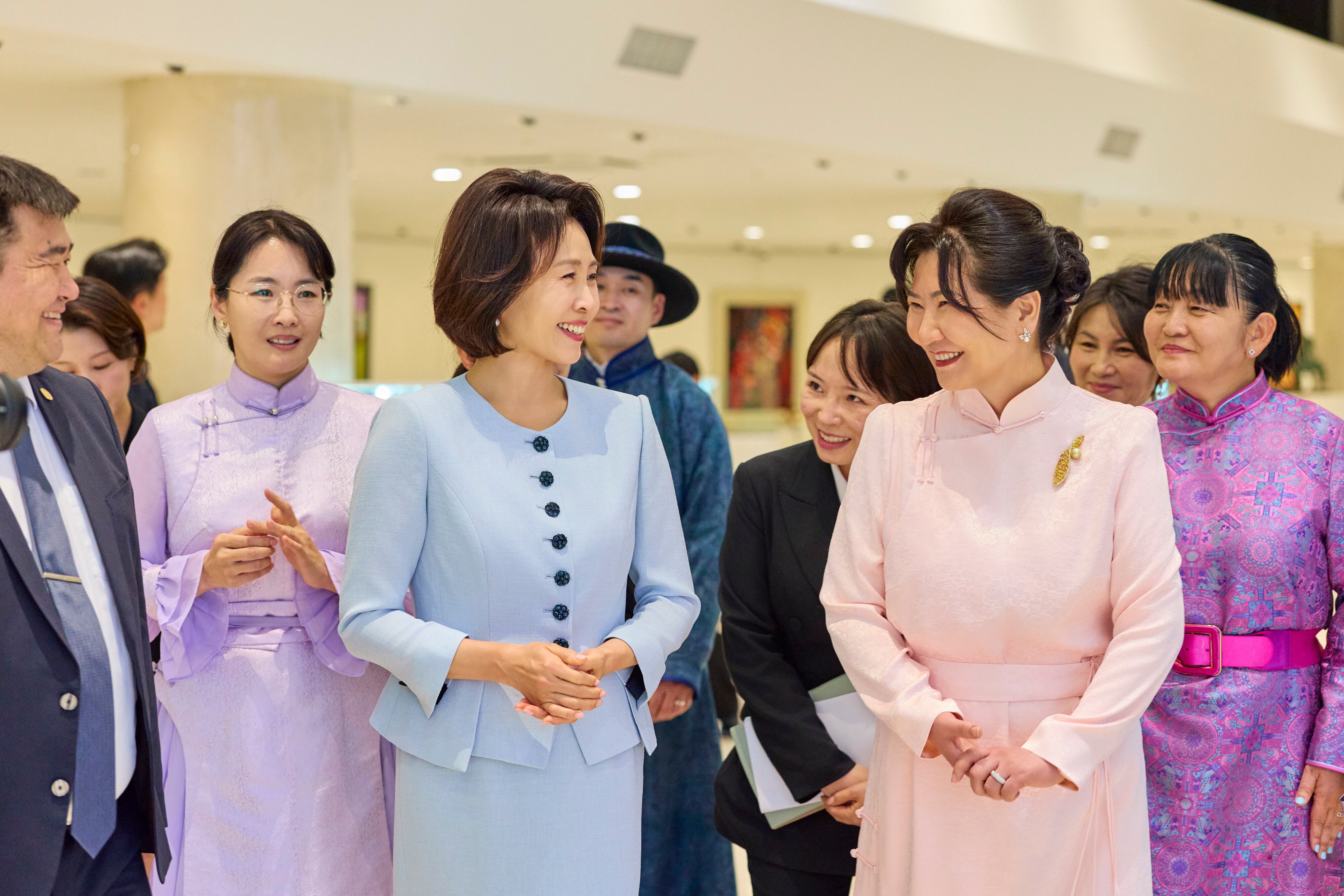 First lady Kim Hea Kyung tours Genghis Khan Museum, deepening ties