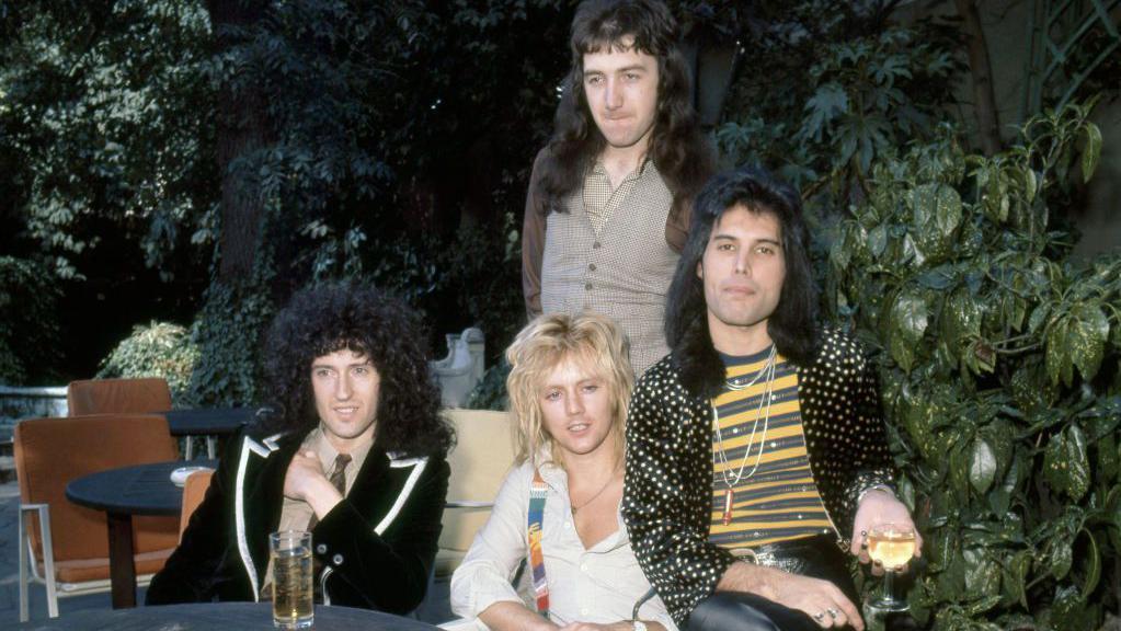"Total Eclipse of the Heart" se parece a "Bohemian Rapsody" de Queen en su teatralidad.