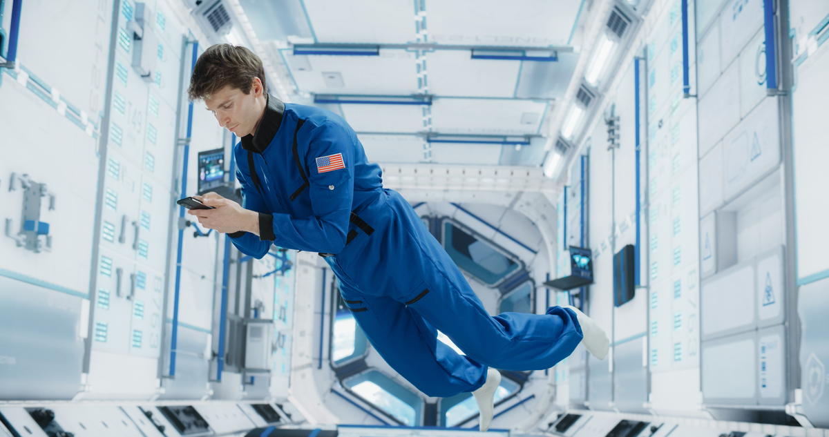 Elon Musk lost his trillionaire status as SpaceX shares dropped 26%. Are Tesla and SpaceX stock still a buy?
