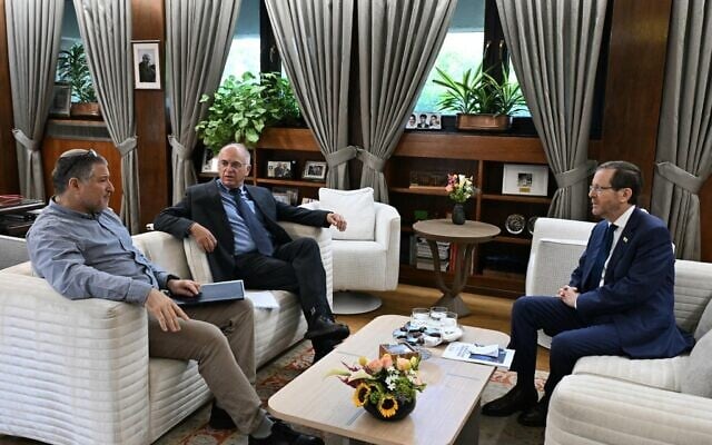 (L-R) Shin Bet chief David Zini, Central Elections Committee chairman Noam Sohlberg and President Isaac Herzog hold a meeting at the President’s Residence, July 9, 2026. (Haim Zach/GPO)