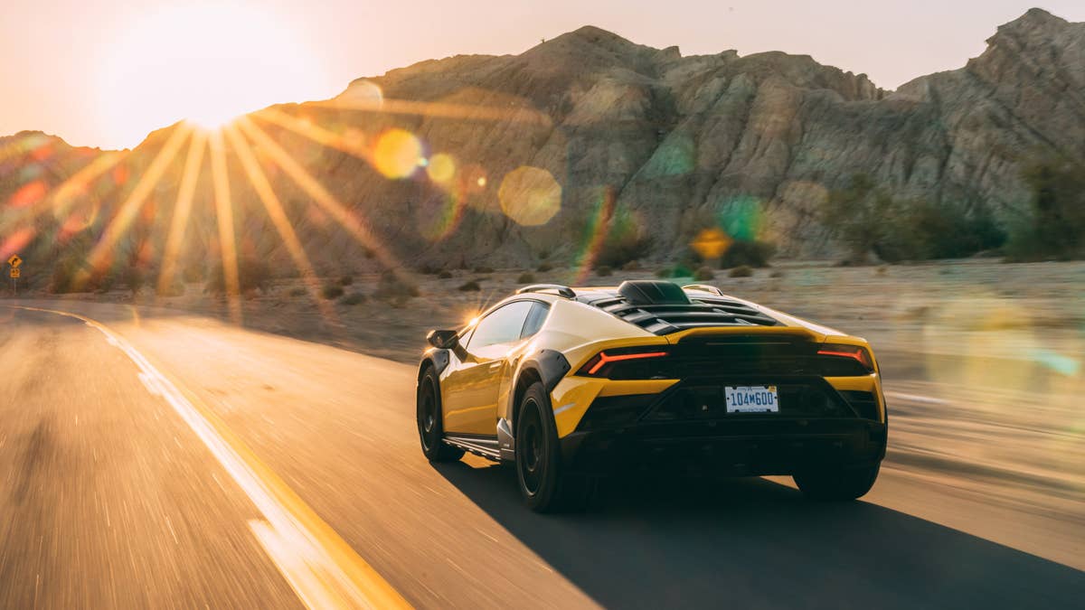 lamborghini-huracan-sterrato-action-rear-lens-flare