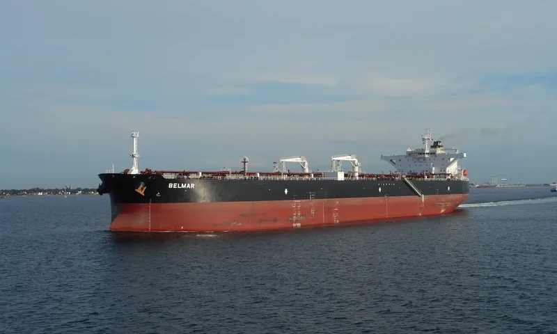 Máy bay Mỹ phóng tên lửa, bắn hỏng tàu dầu sắp cập cảng Iran