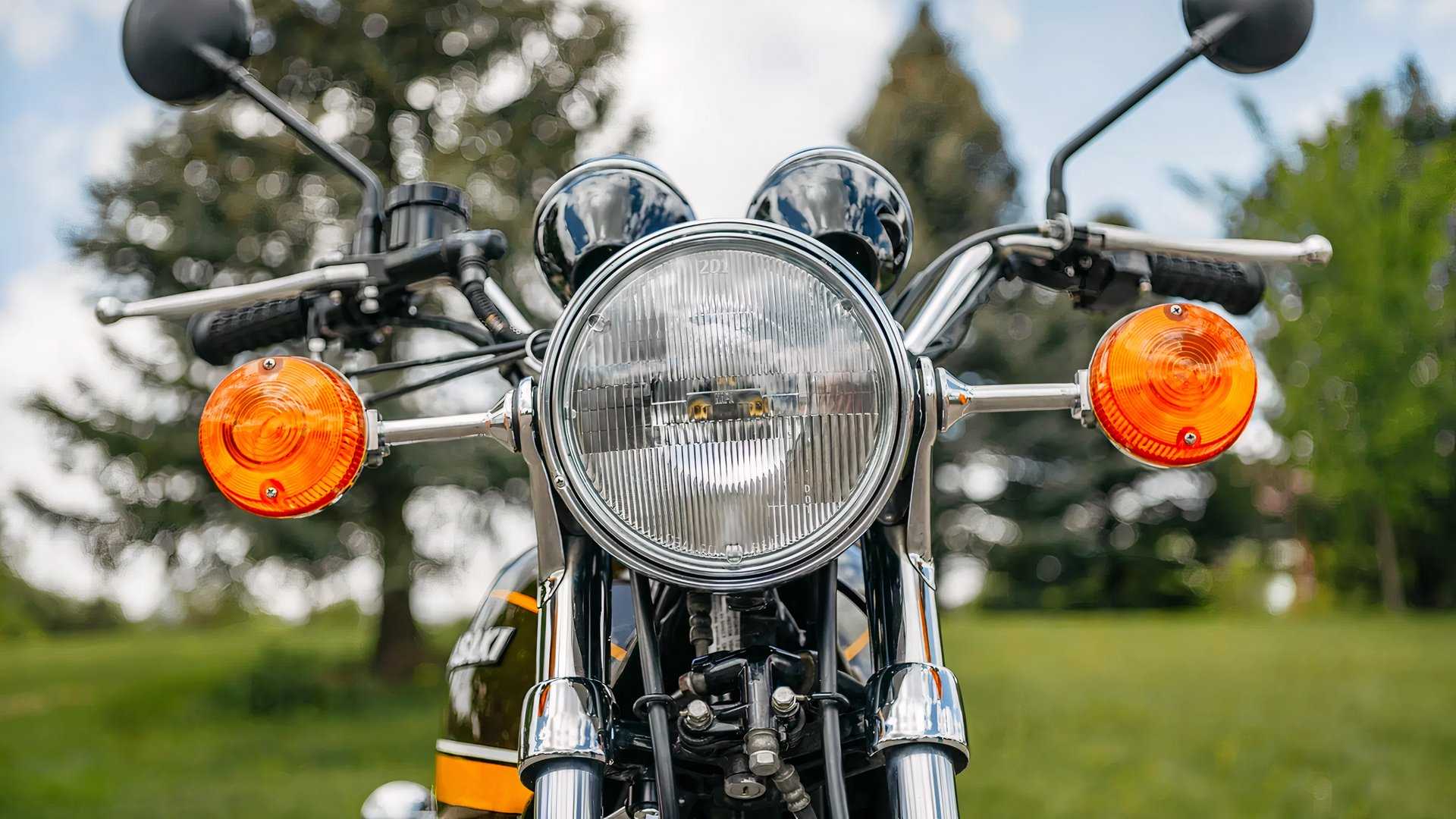 1974 Kawasaki Z1 headlight and front turn signals