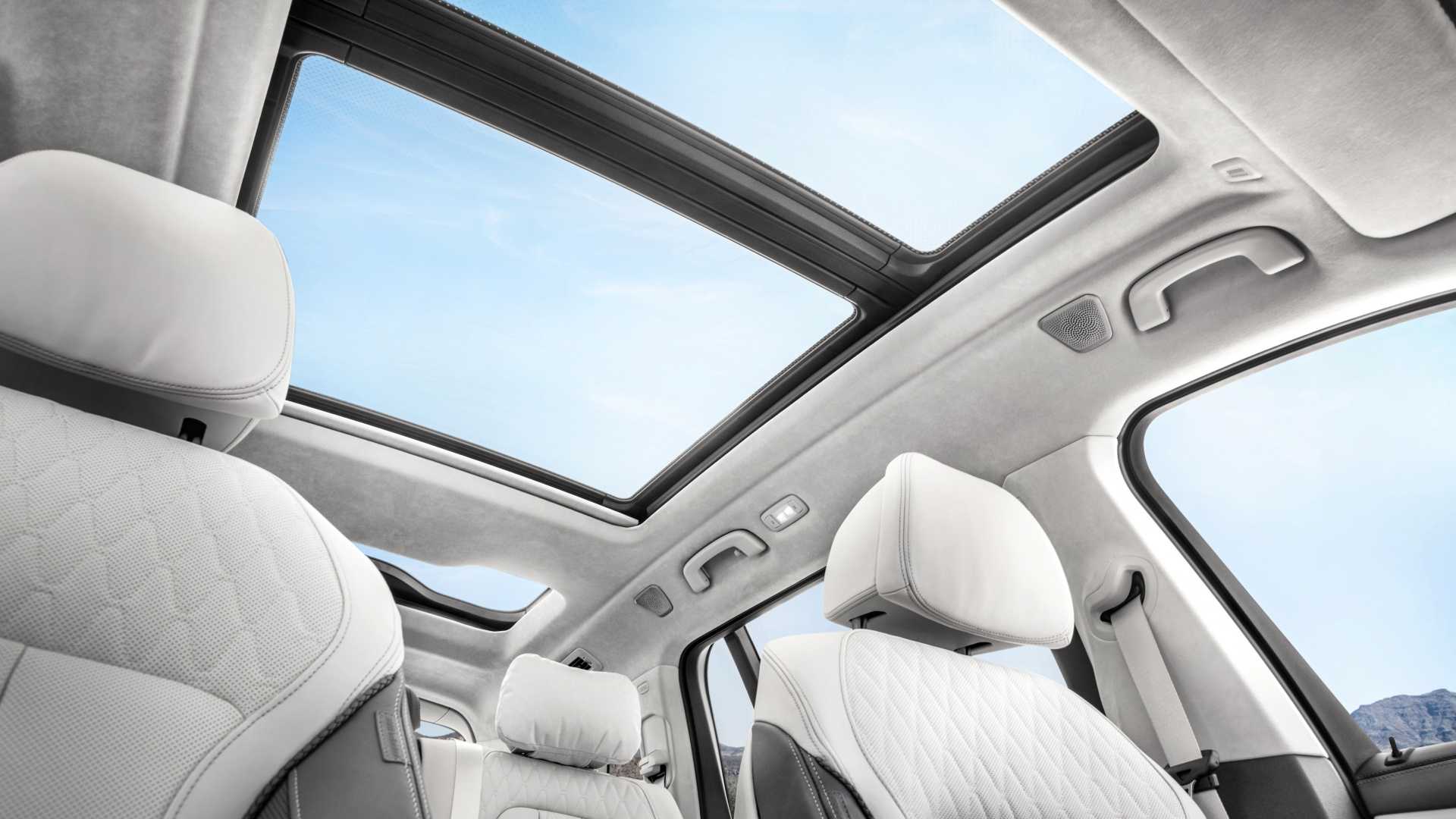 2024 BMW X7 interior shot showing Sunroof