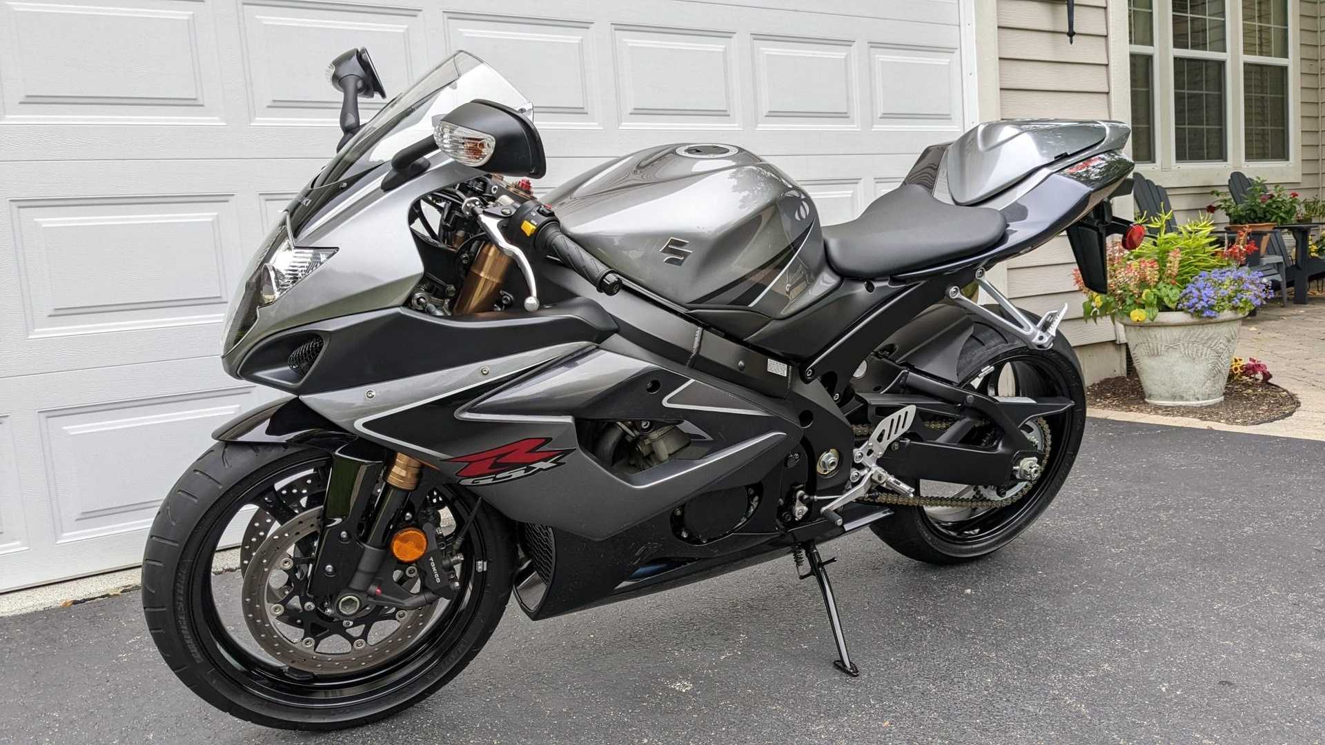 A front three-quarter shot of the 2006 Suzuki GSX-R1000 parked