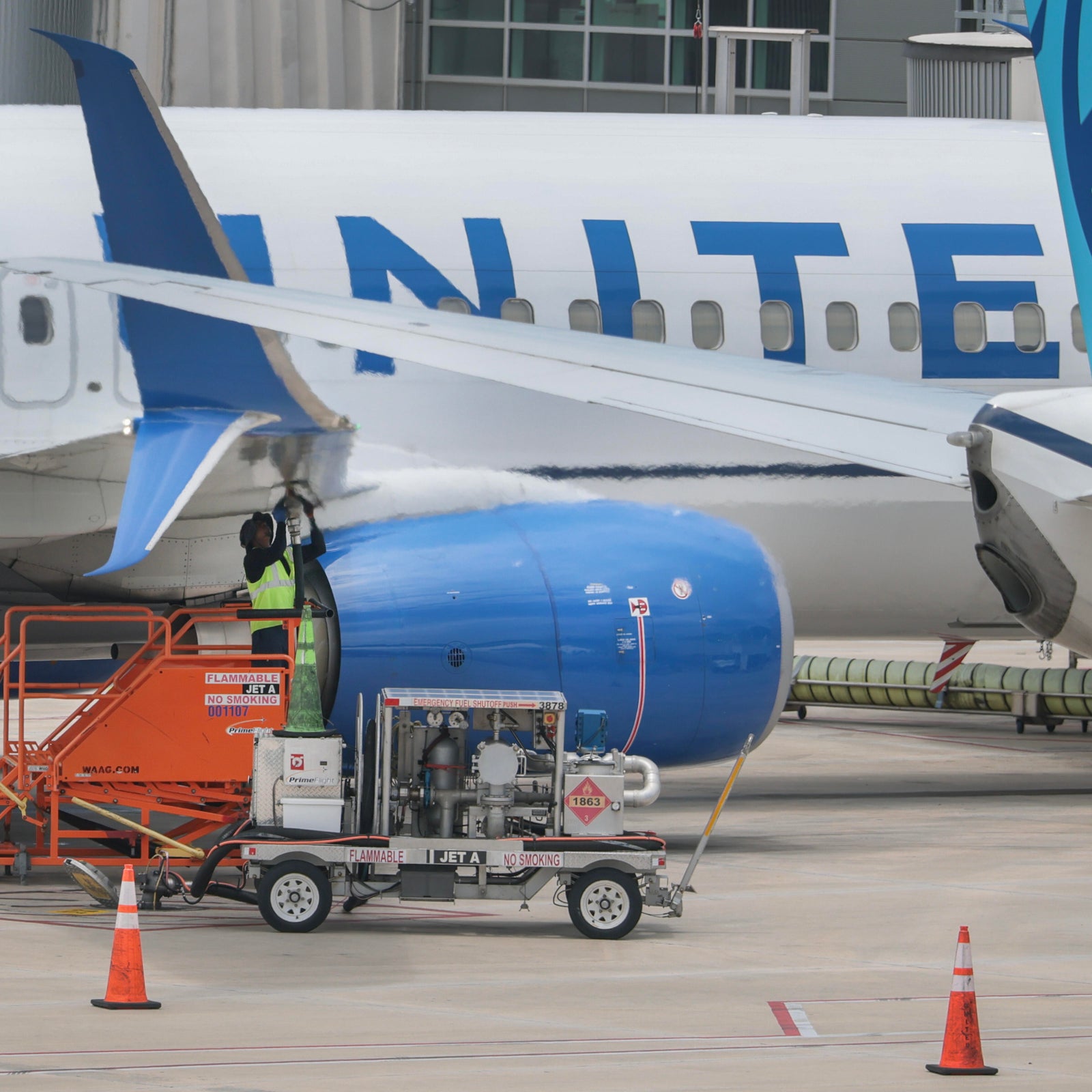 FORT LAUDERDALE, FLORIDA - JUNE 09: An aviation fuel handler works on pumping jet fuel into a United Airlines plane at the Fort Lauderdale-Hollywood International Airport on June 09, 2026 in Fort Lauderdale, Florida. During the annual International Air Transport Association's assembly in Brazil, industry leaders claim that fuel costs have more than doubled in some places since the beginning of the U.S.-Israel war against Iran and may halve some airline profits this year.