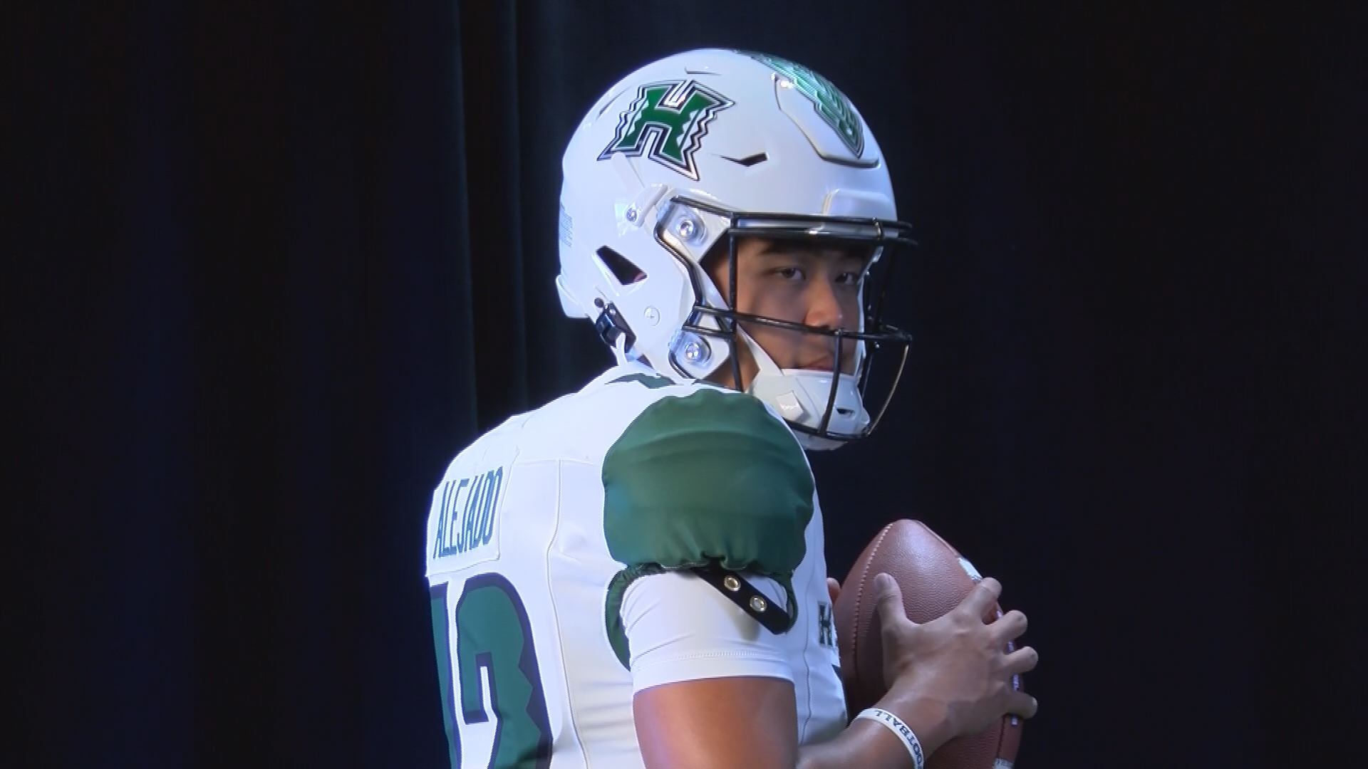 Micah Alejado lands on multiple preseason award watch lists