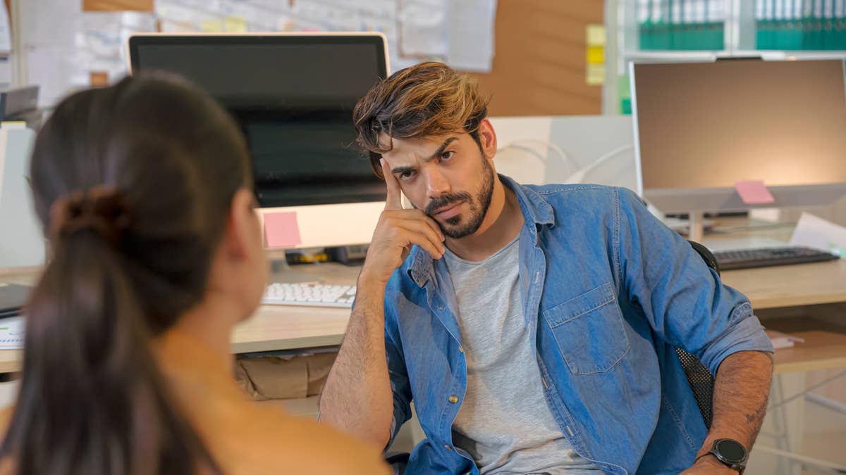 4 Social Habits That Indicate Low Emotional Intelligence, According to a Psychologist