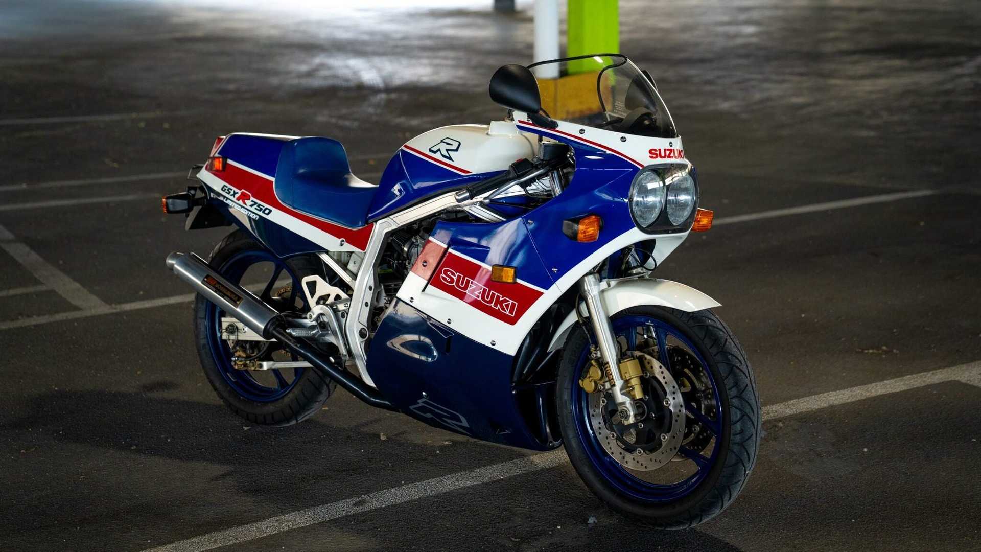 1986 Suzuki GSX-R750 parked, front three-quarter shot