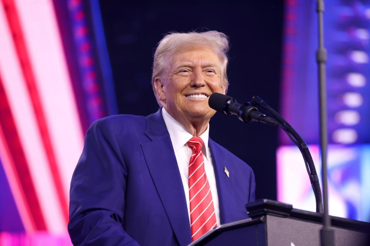 Medical commentator questions Donald Trump's health stability