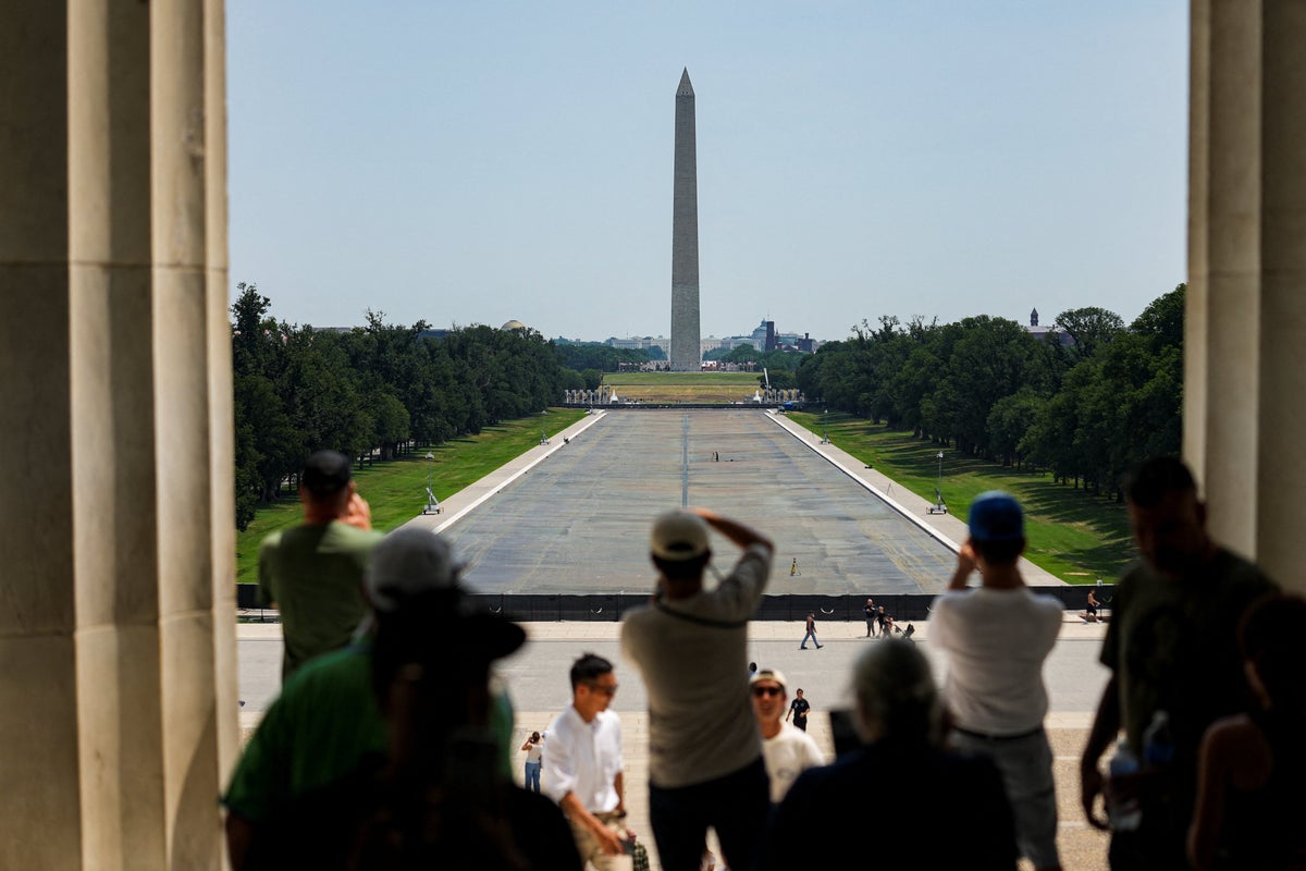 Trump’s ‘American flag blue’ reflecting pool liner now closer to gray