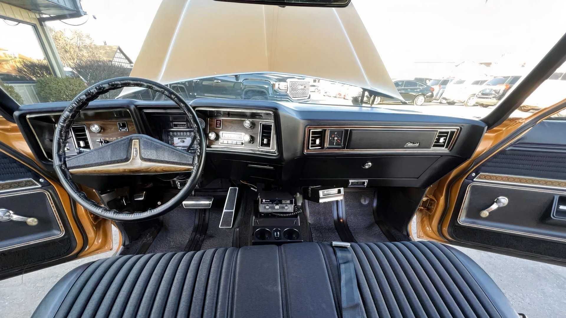Delta 88 Royale interior