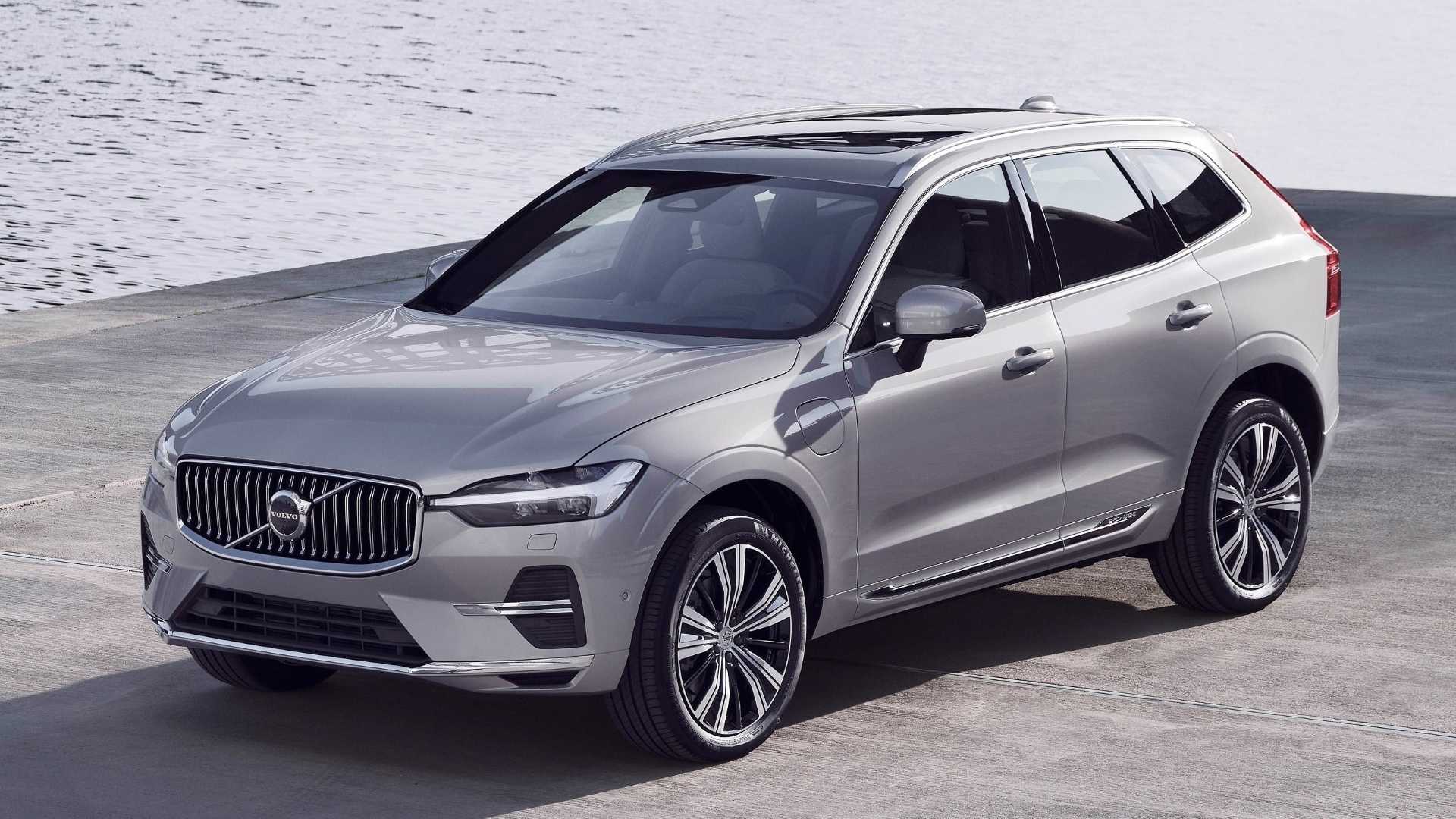 Front 3/4 shot of a 2022 Volvo XC60