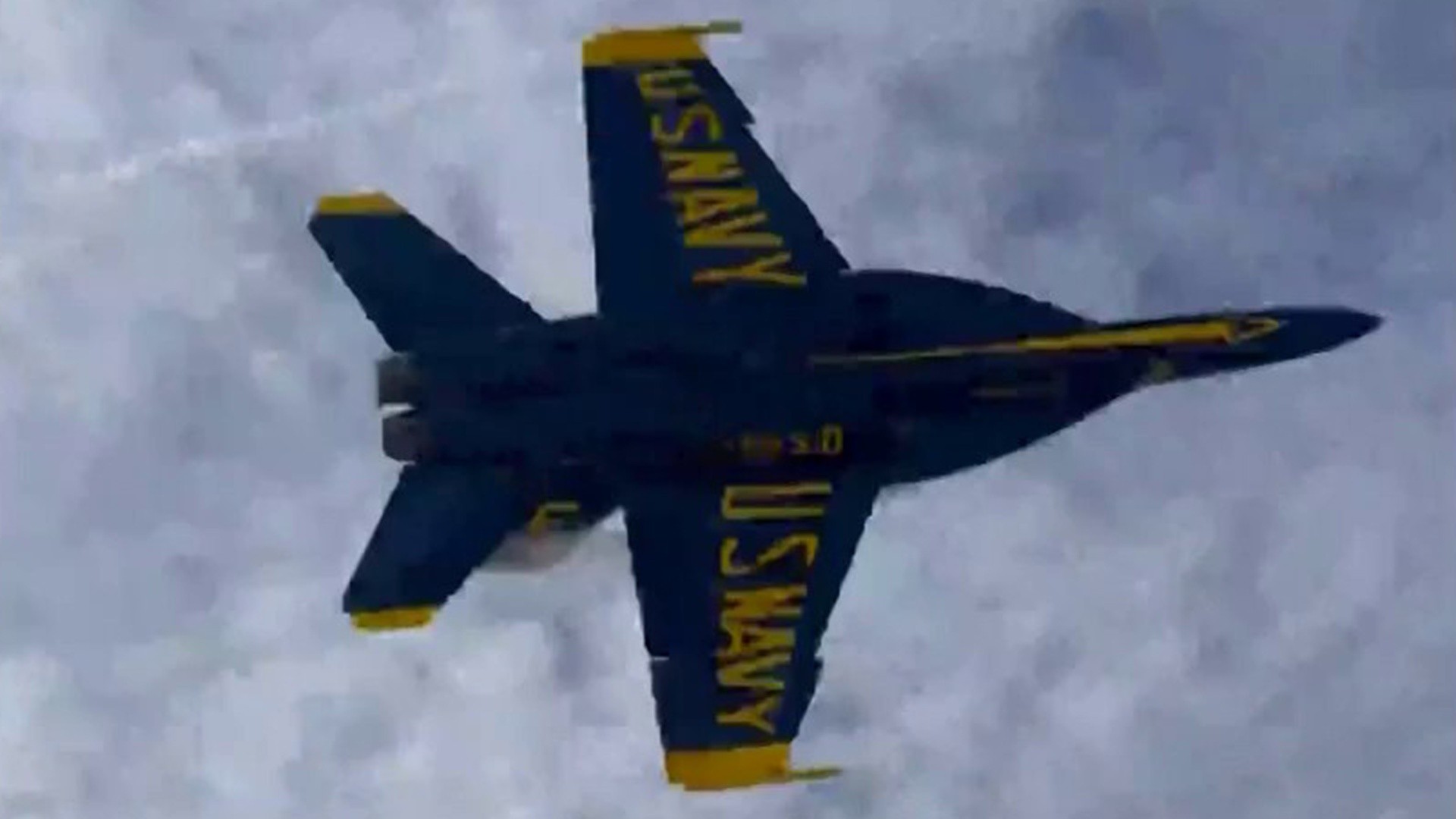 Video captures Blue Angels flying over Pensacola at low altitude