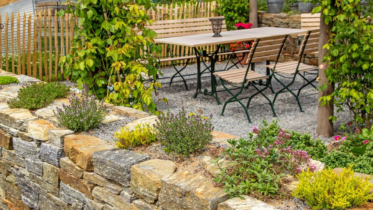 dry-stone-wall-with-plants