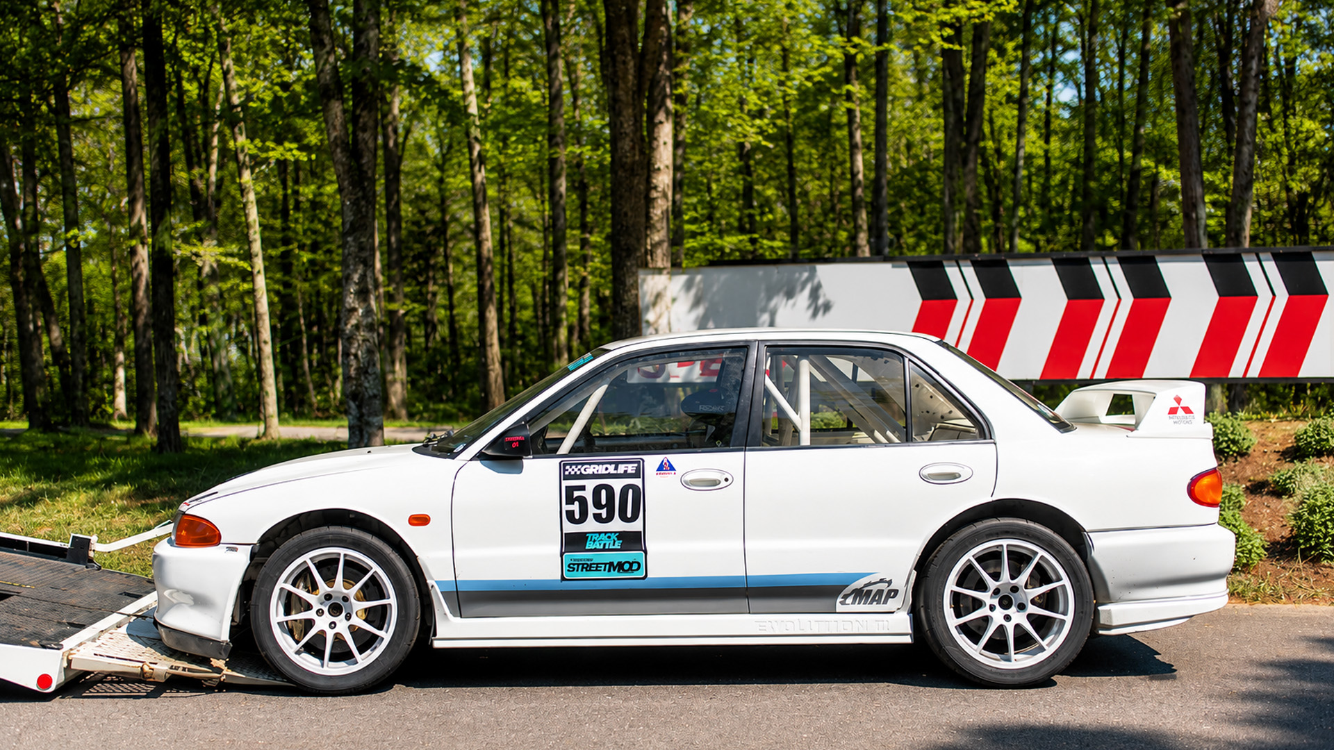 This time-attack Evo 2 uses real WRC rally parts