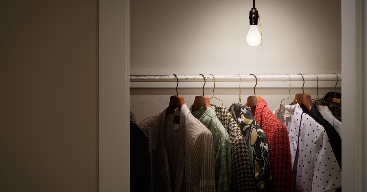 Leave a Bowl of Vinegar in Your Closet, Science Explains