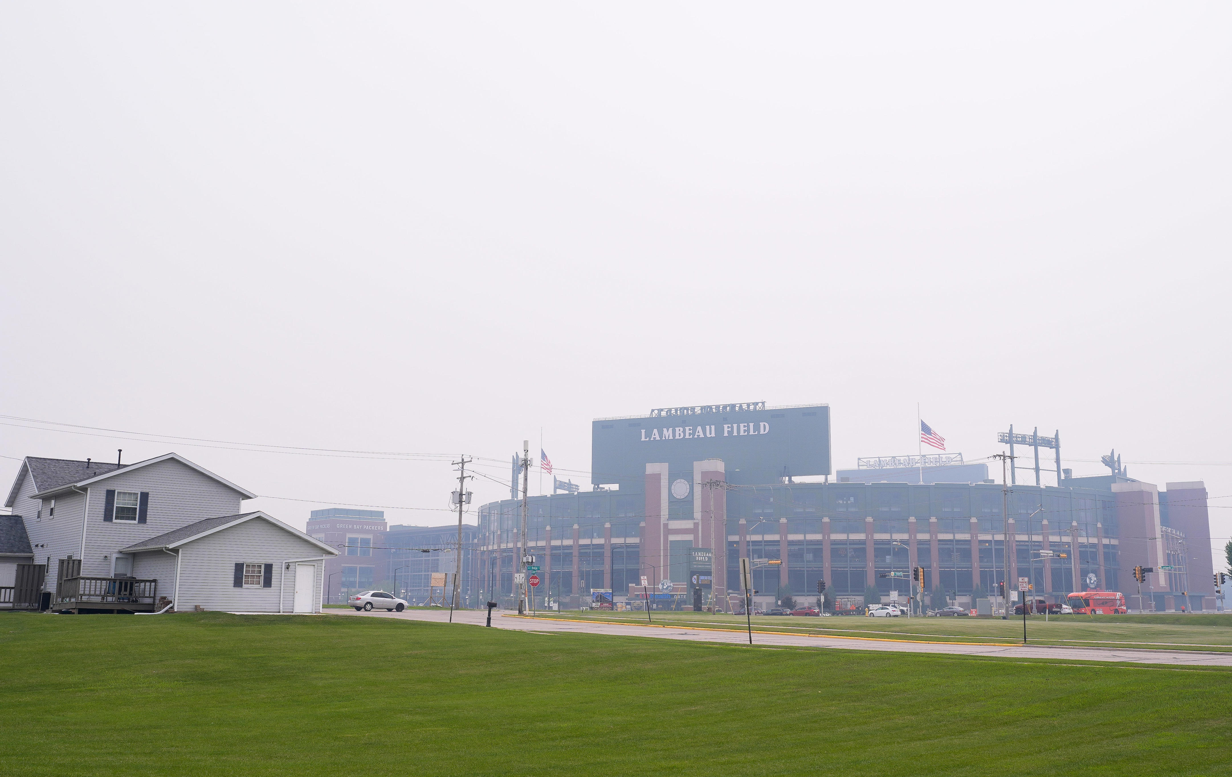 Wildfire smoke worsens in Green Bay, forces some cancellations in area