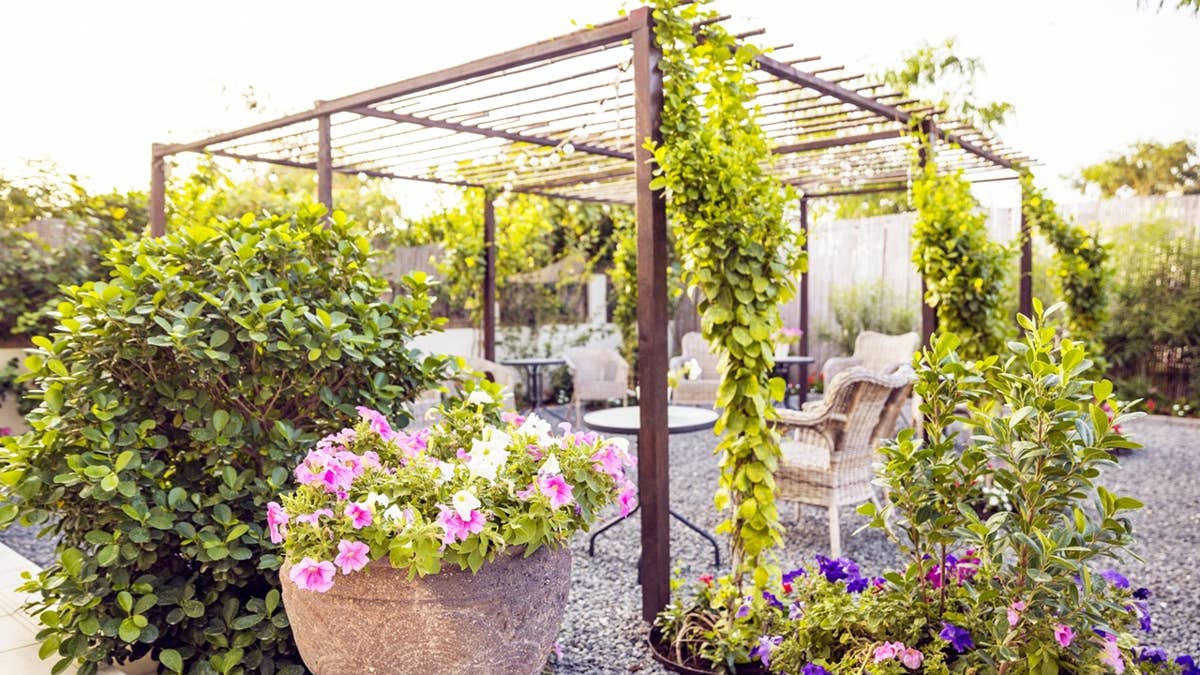 15 Gravel Patio Ideas That Add European Charm to Any Backyard
