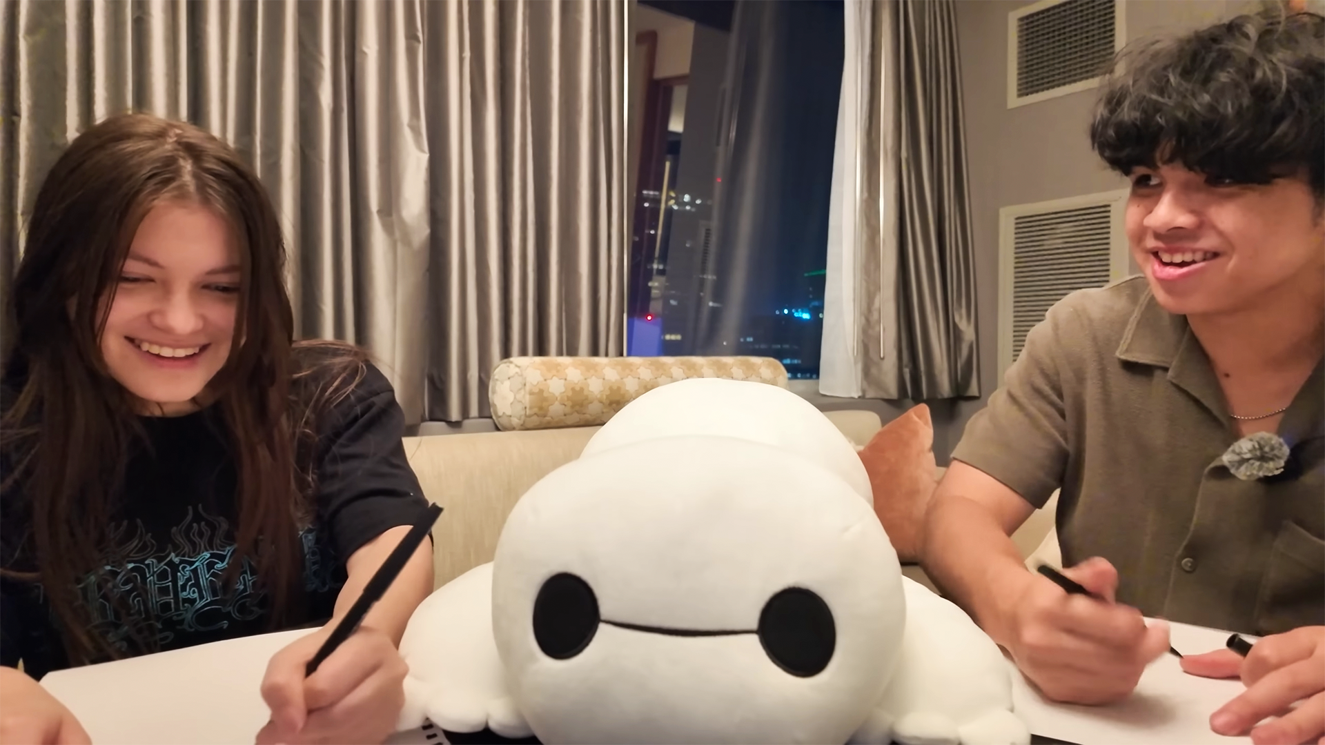 I spent the night with Zoey at a hotel 😲