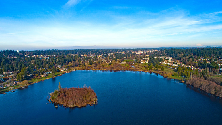 Just outside Seattle is a fast-growing city with lake fun, scenic trails, and Pacific Northwest charm
