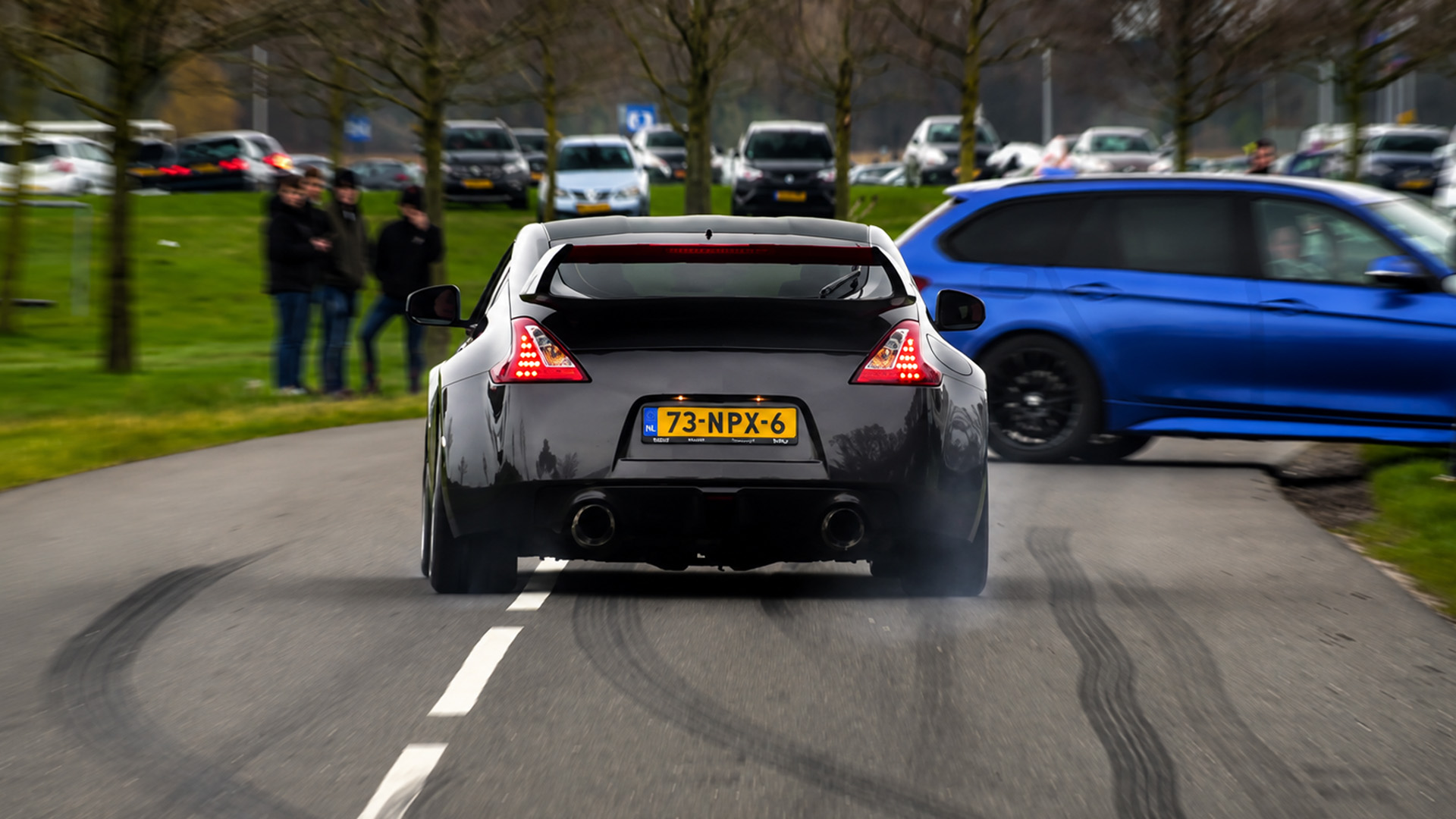La Nissan 370Z sfiora l'incidente durante una forte accelerazione su ...