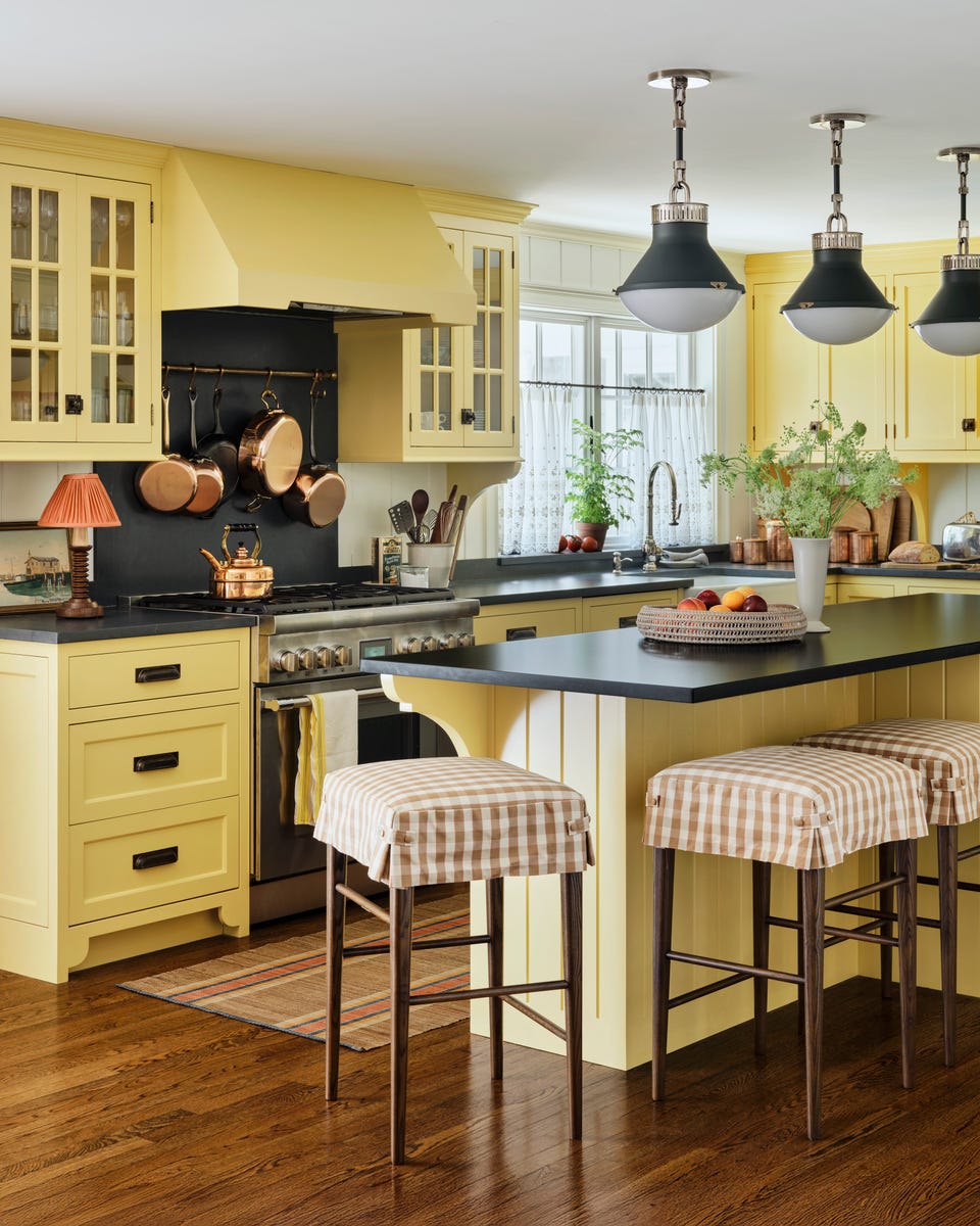 rosenfeld-massachusetts-coastal-cottage-kitchen.jpg